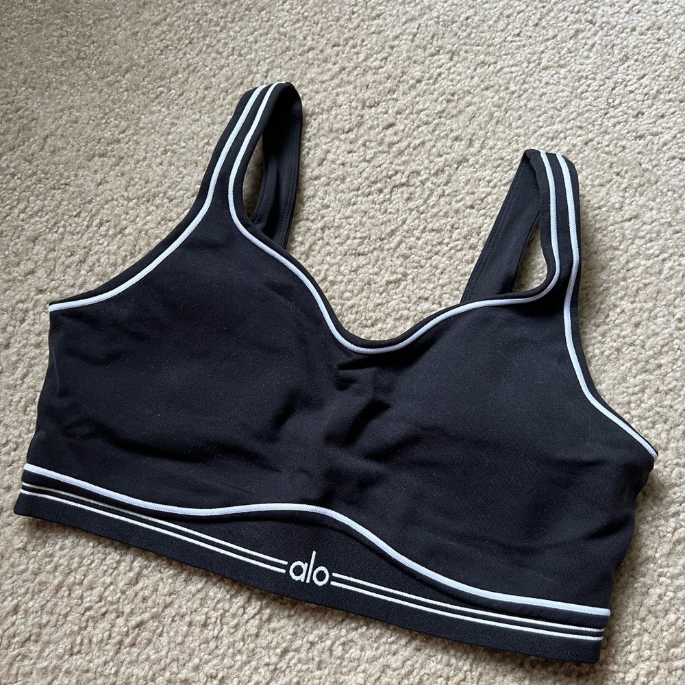 ALO Yoga Airbrush Heart Throb bra